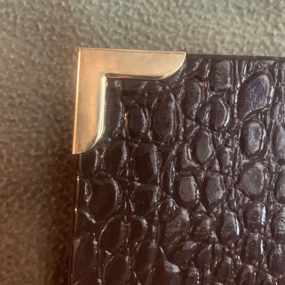 New brown embossed photo album. 100 double-sided pages. Hold 5” x 7” photos. - Picture 9 of 12